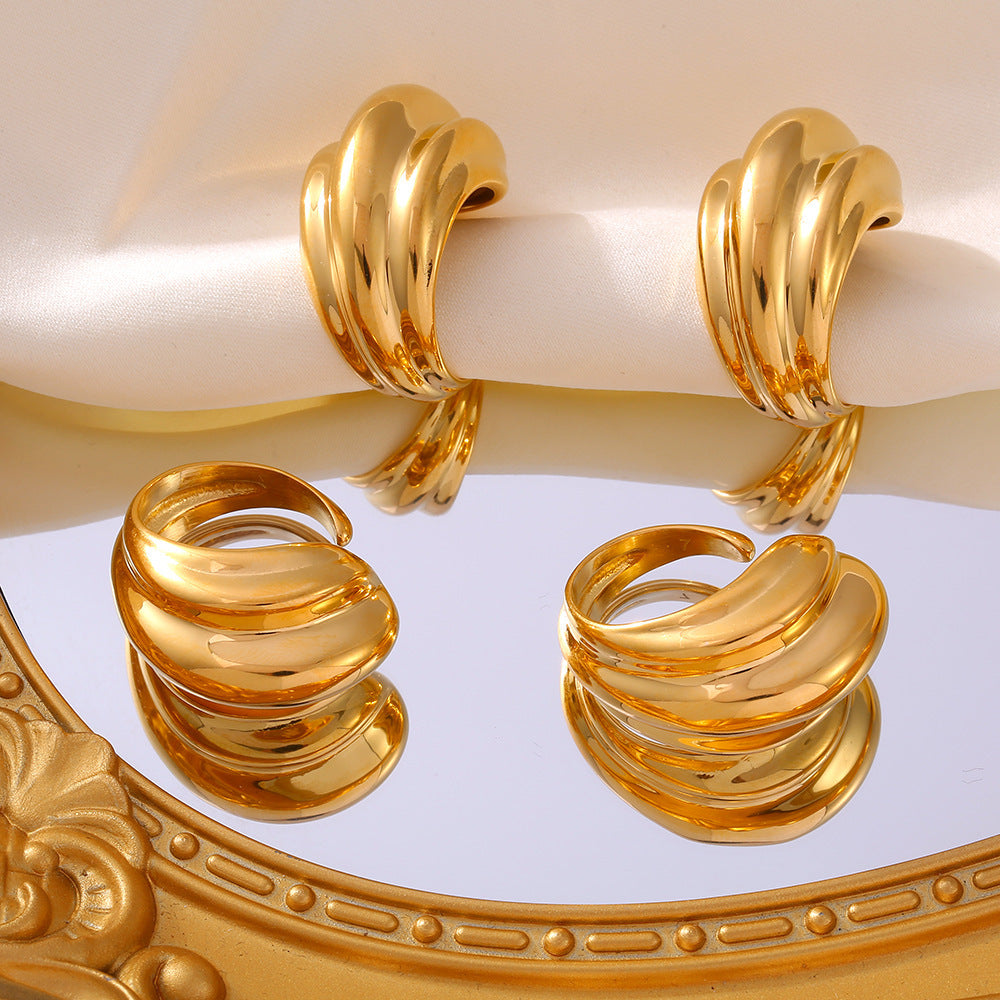 Anillo abierto de acero titanio chapado en oro de 18 quilates