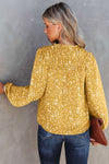 Blusa arrugada estampada de otoño con cuello dividido amarillo