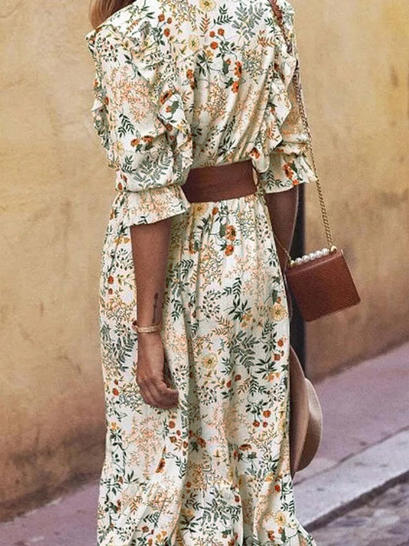 Vestido de manga acampanada con corte floral