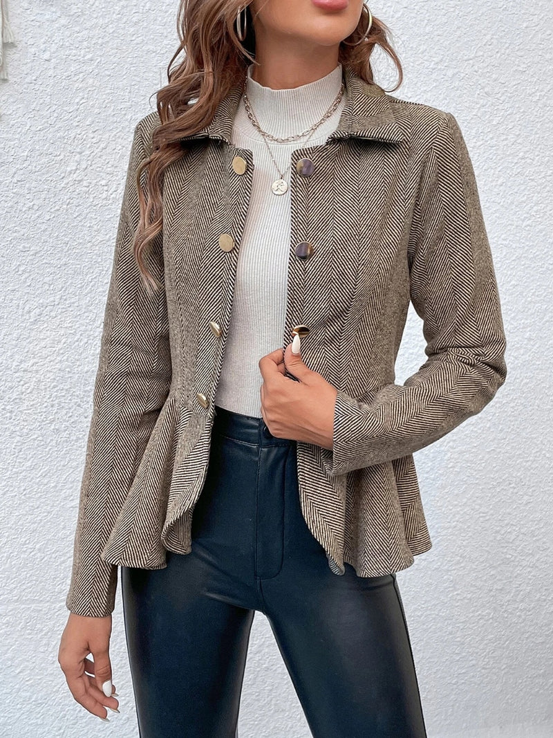 Blazer con cuello y dobladillo con volantes