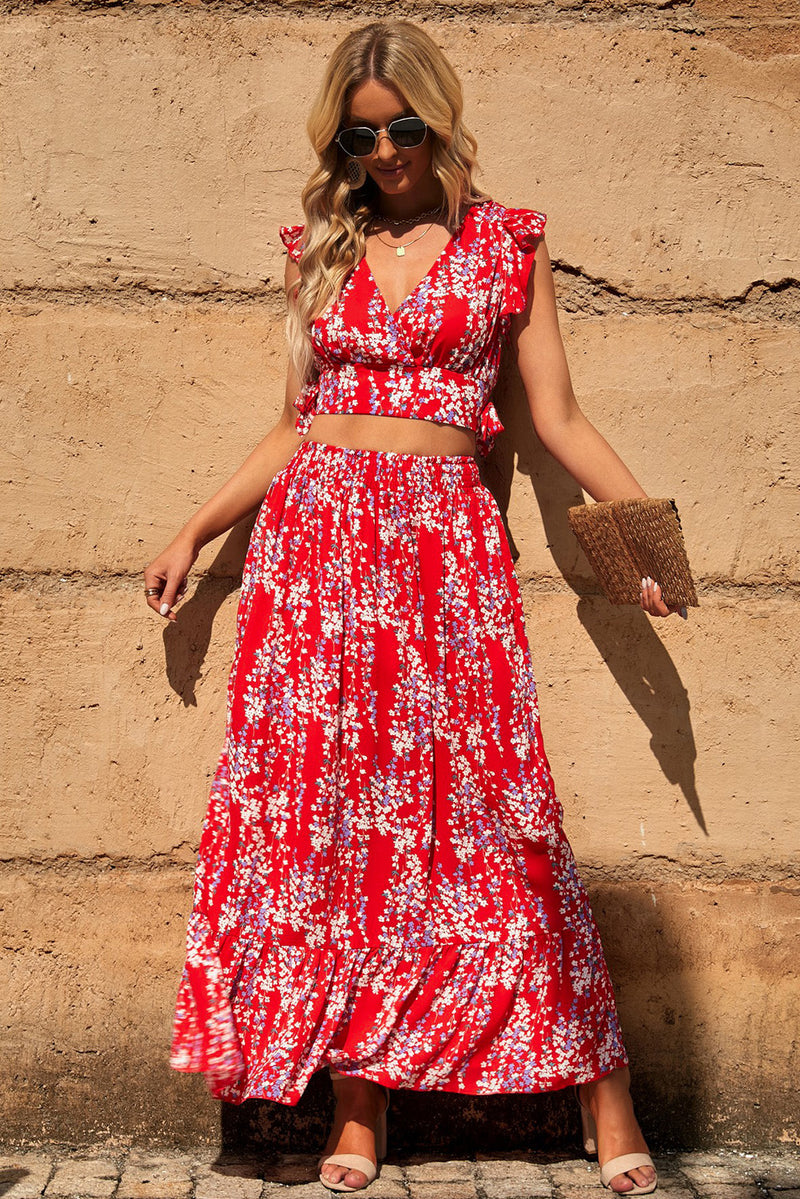 Conjunto de falda larga y top corto con volantes y flores multicolor en rojo fuego