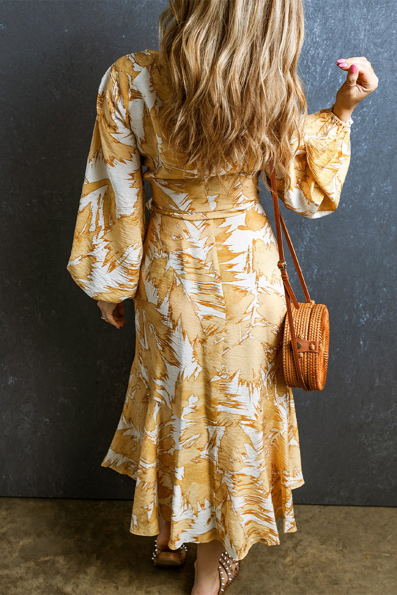 Vestido floral amarillo con cuello en V cruzado y cordones con mangas de burbujas