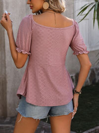 Blusa con mangas acampanadas y escote en V fruncido