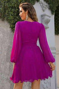 Vestido plisado con cuello surplice atado