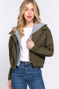 Chaqueta de corduroy con capucha de manga larga