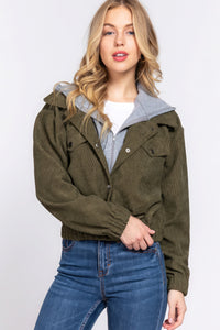 Chaqueta de corduroy con capucha de manga larga