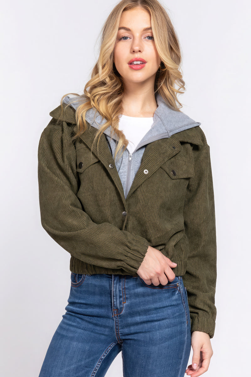 Chaqueta de corduroy con capucha de manga larga