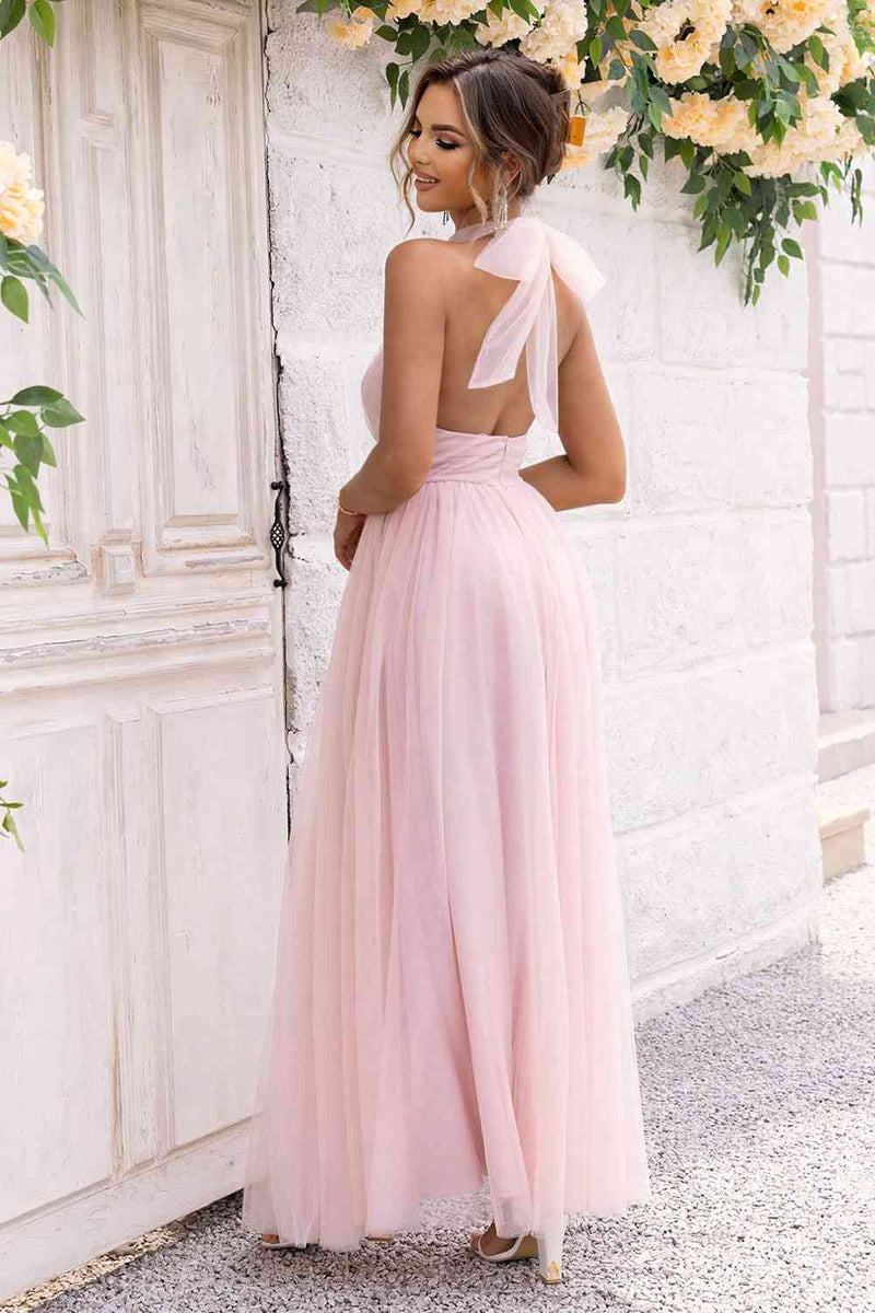 Vestido de malla sin espalda con cuello halter