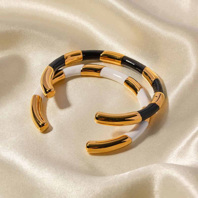 Brazalete de acero inoxidable chapado en oro de 18 quilates