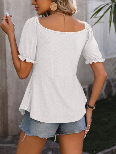 Blusa con mangas acampanadas y escote en V fruncido